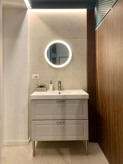 Lovely Studio Flat In Bocconi Milano Esterno foto