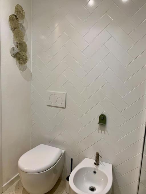 Lovely Studio Flat In Bocconi Milano Esterno foto